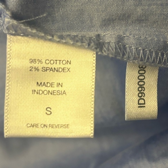 New York & Company Chambray off shoulder top. New without tags. Size Small. - Picture 3 of 7